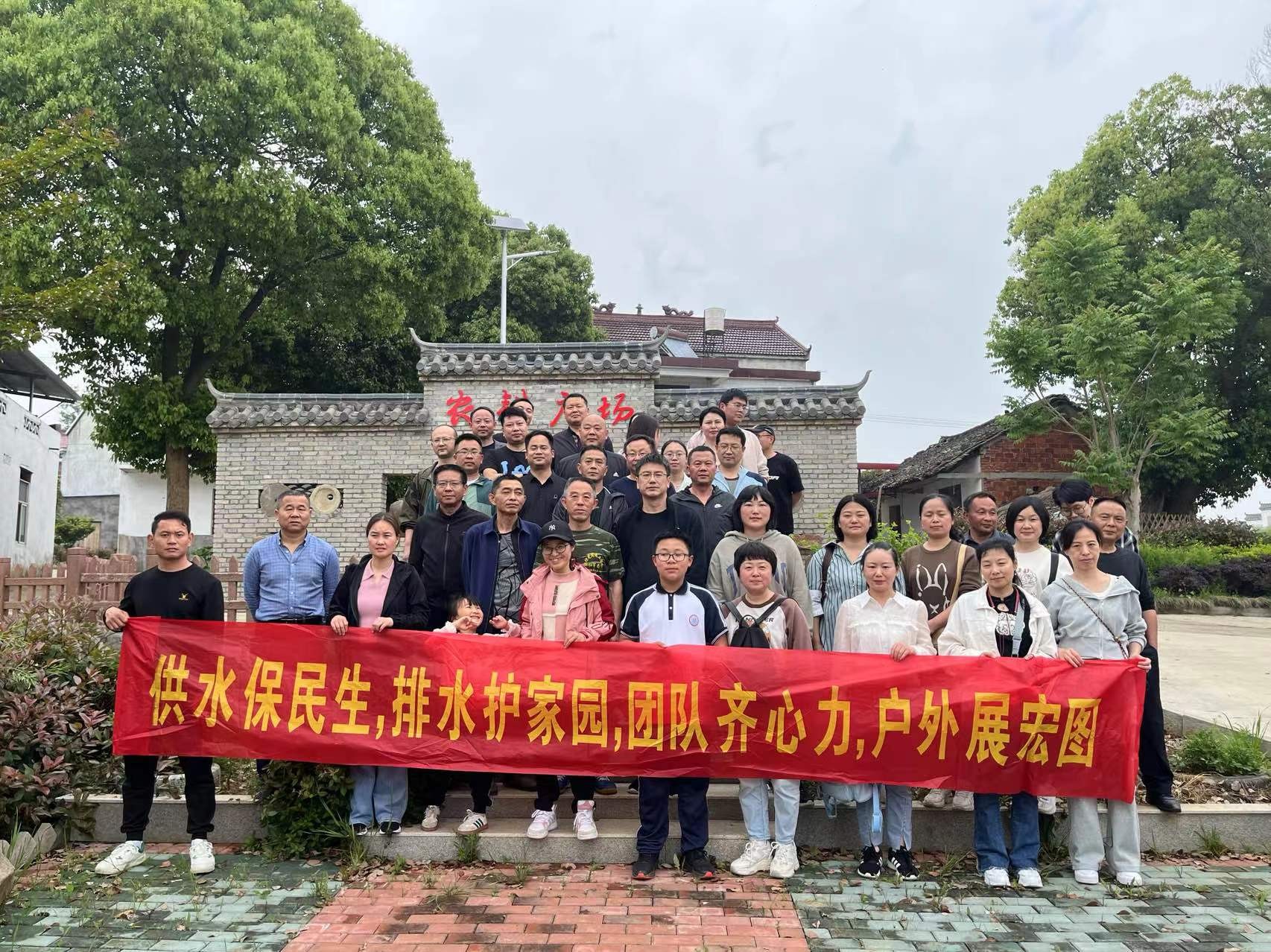 1713145061635279.jpg 0a64619c48f970ce7f474a0388b907f.jpg